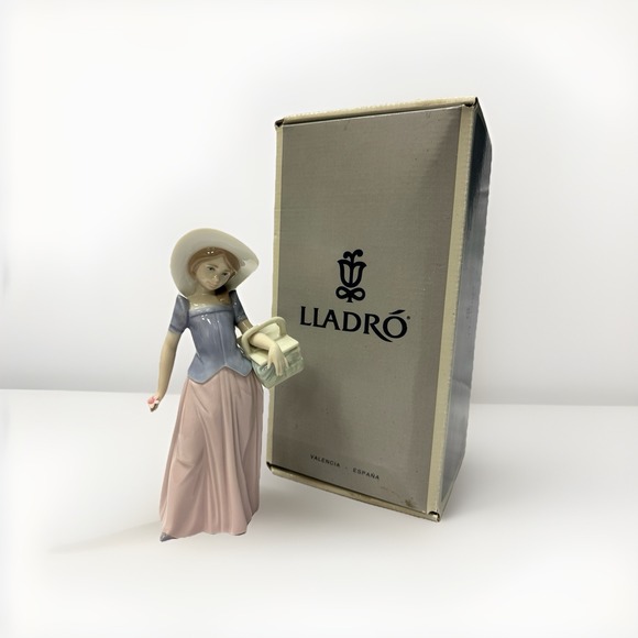 Lladro Figurine: 6489 Tailor Made, NIB - Picture 1 of 11